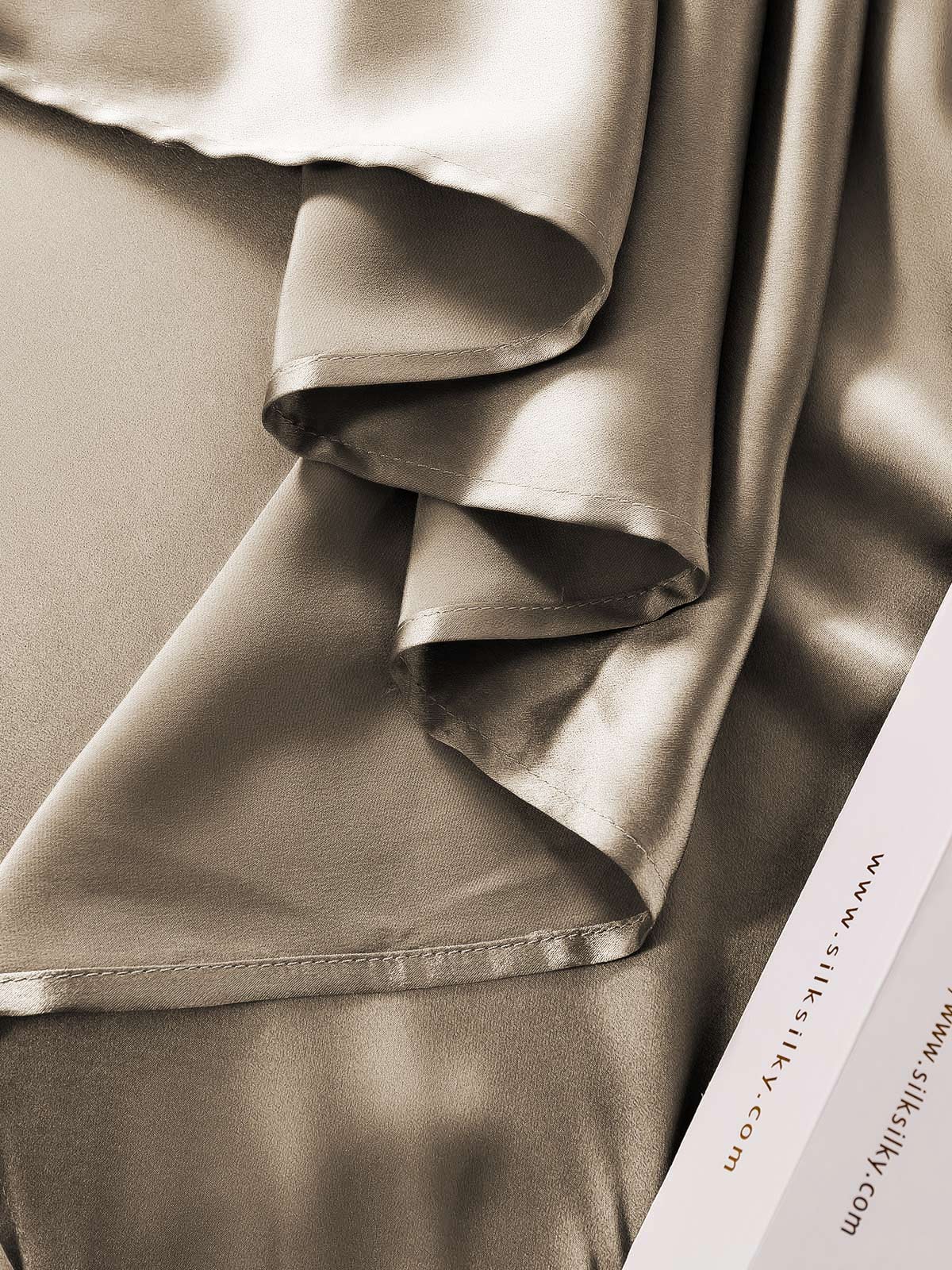 Set di seta 19Momme da 4 pezzi: lenzuolo sopra + lenzuolo con angoli + 2 federe