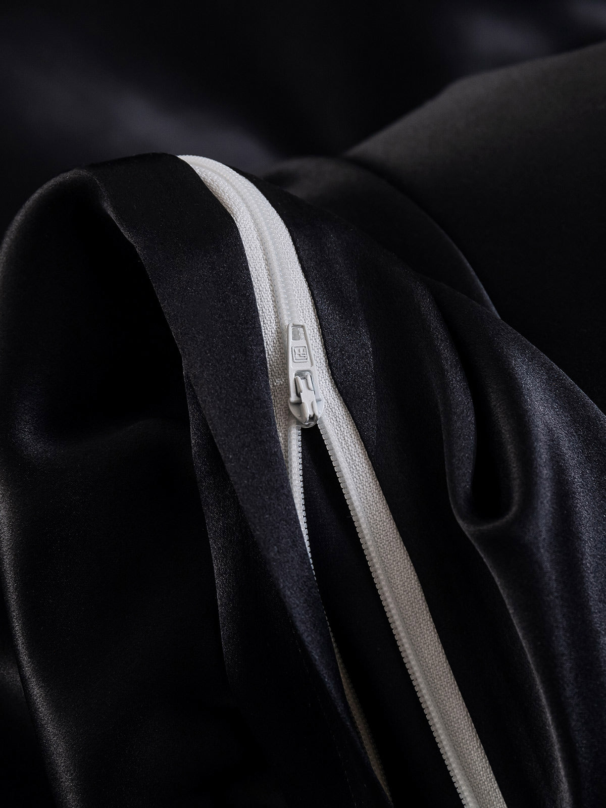 Set di seta 22Momme da 4 pezzi: copripiumino + lenzuolo con angoli + 2 federe